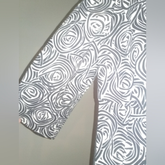 Rafaella Black and White Jacket with Pockets and Two Button Closure - 3X - Picture 2 of 6